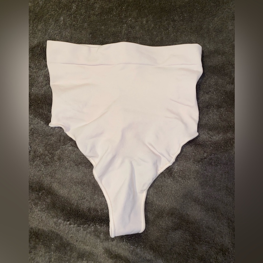 Skims everyday sculpt seamless thong